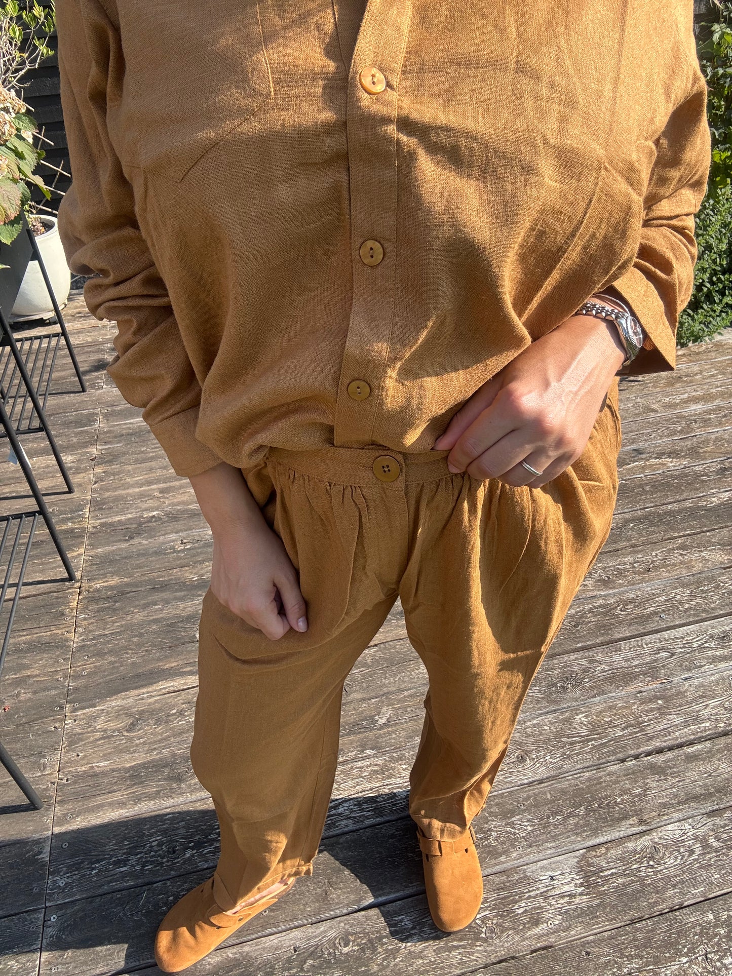 Jannie Shirt, Earth