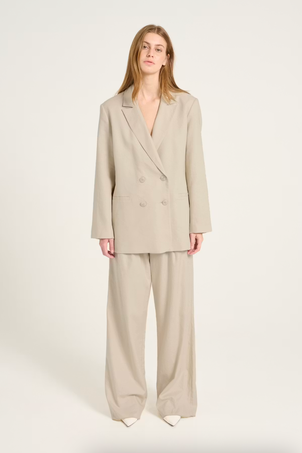 Elara Linen Blazer nga Gestuz