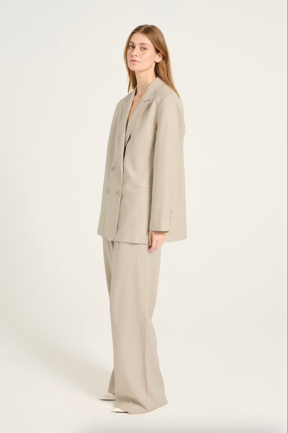 Elara Linen Blazer nga Gestuz