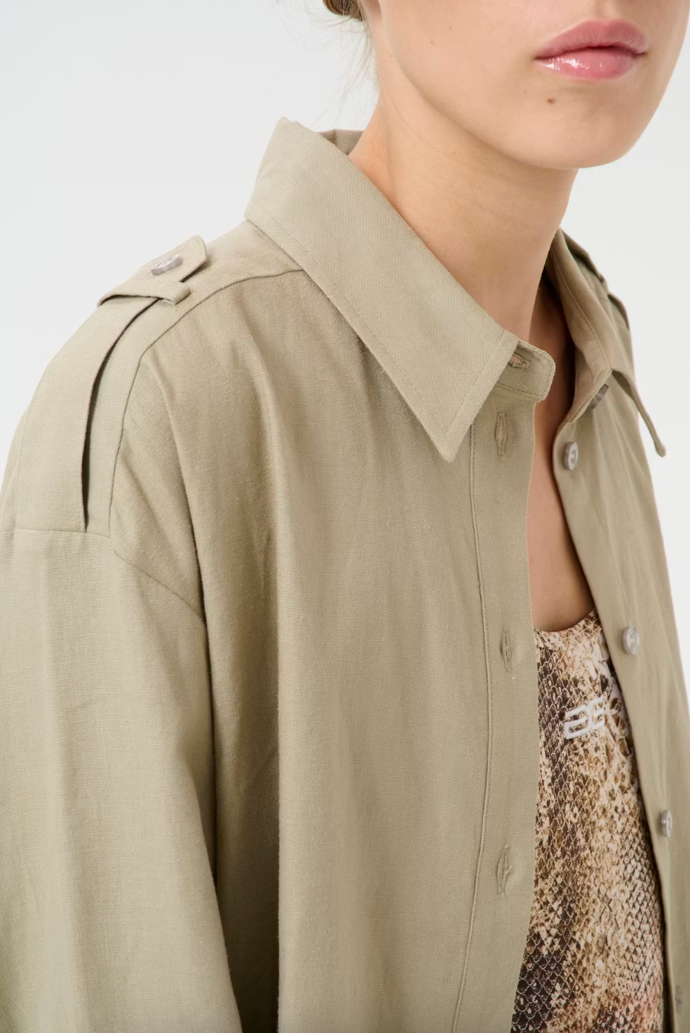 GZizza Linen Shirt nga Gestuz