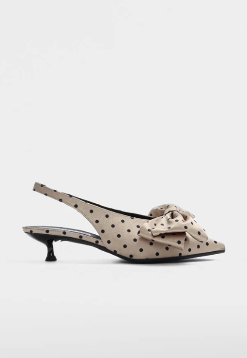 Olivia Satin Polka, Camel nga Bukela