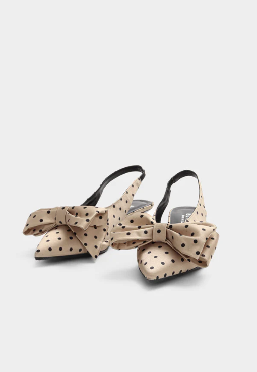 Olivia Satin Polka, Camel nga Bukela