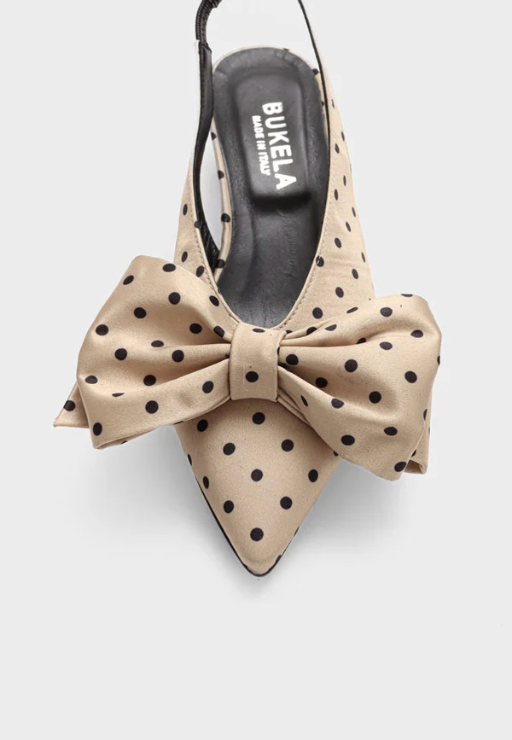 Olivia Satin Polka, Camel nga Bukela